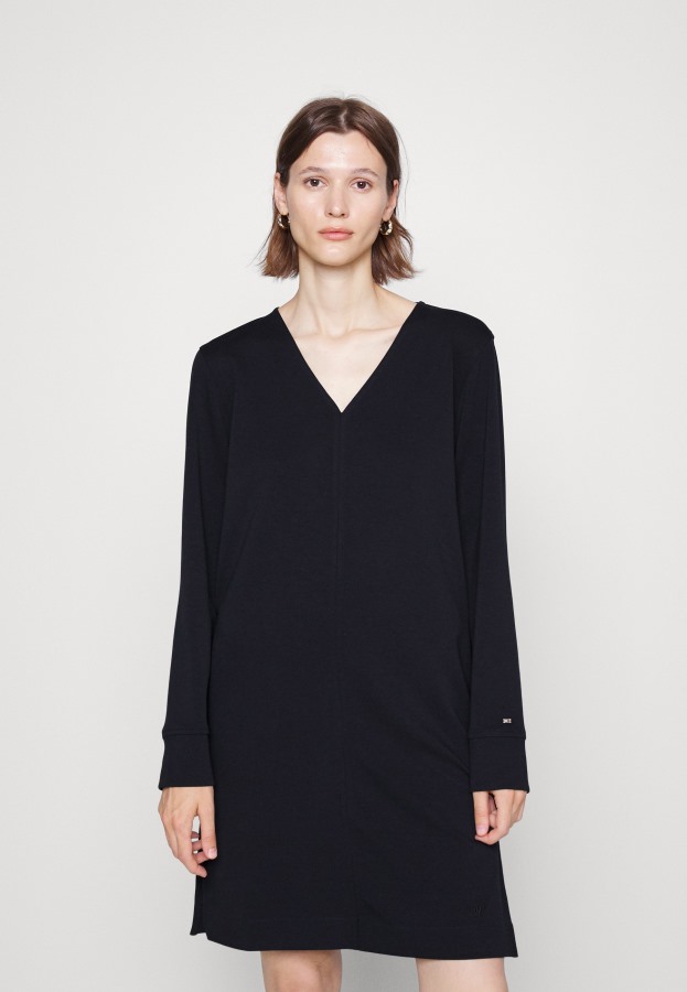 Desert Sky Interlock Vestido Corto Con Cuello En V Vestido De Punto Tommy Hilfiger Argentina